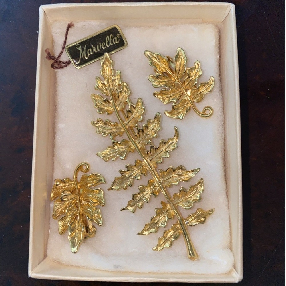 Vintage Marvella Gold Tone Falling Leave Broch And Earrings Set Of‎ 3